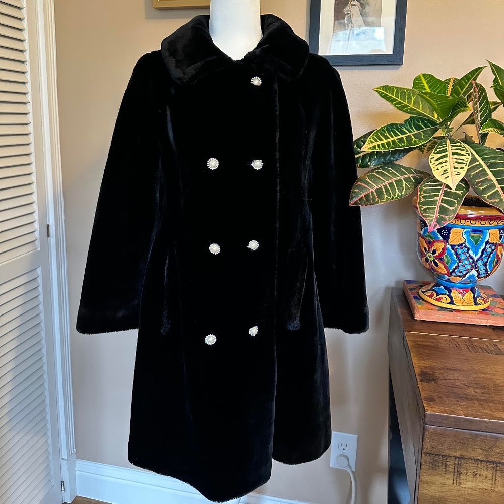 Gorgeous Vintage Black Faux Fur Coat!